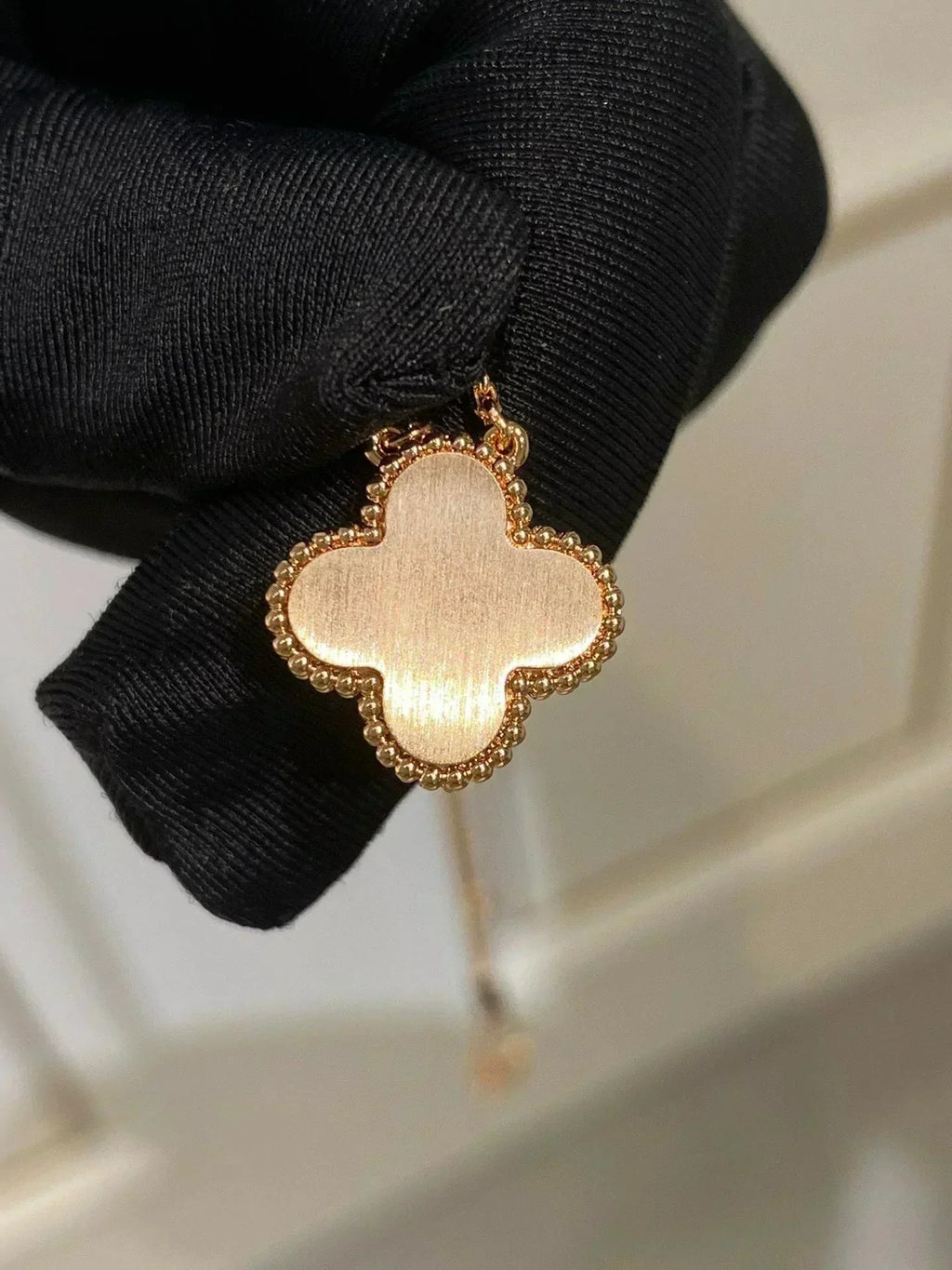 ??MIRA?¡¥CLOVER 15MM DIAMOND RHODONITE NECKLACE