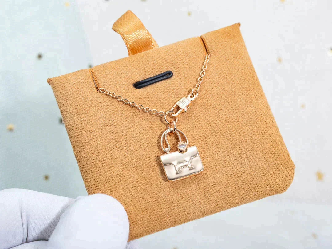 ??MIRA?¡¥AMULETTE PEDANT ROSE GOLD NECKLACE