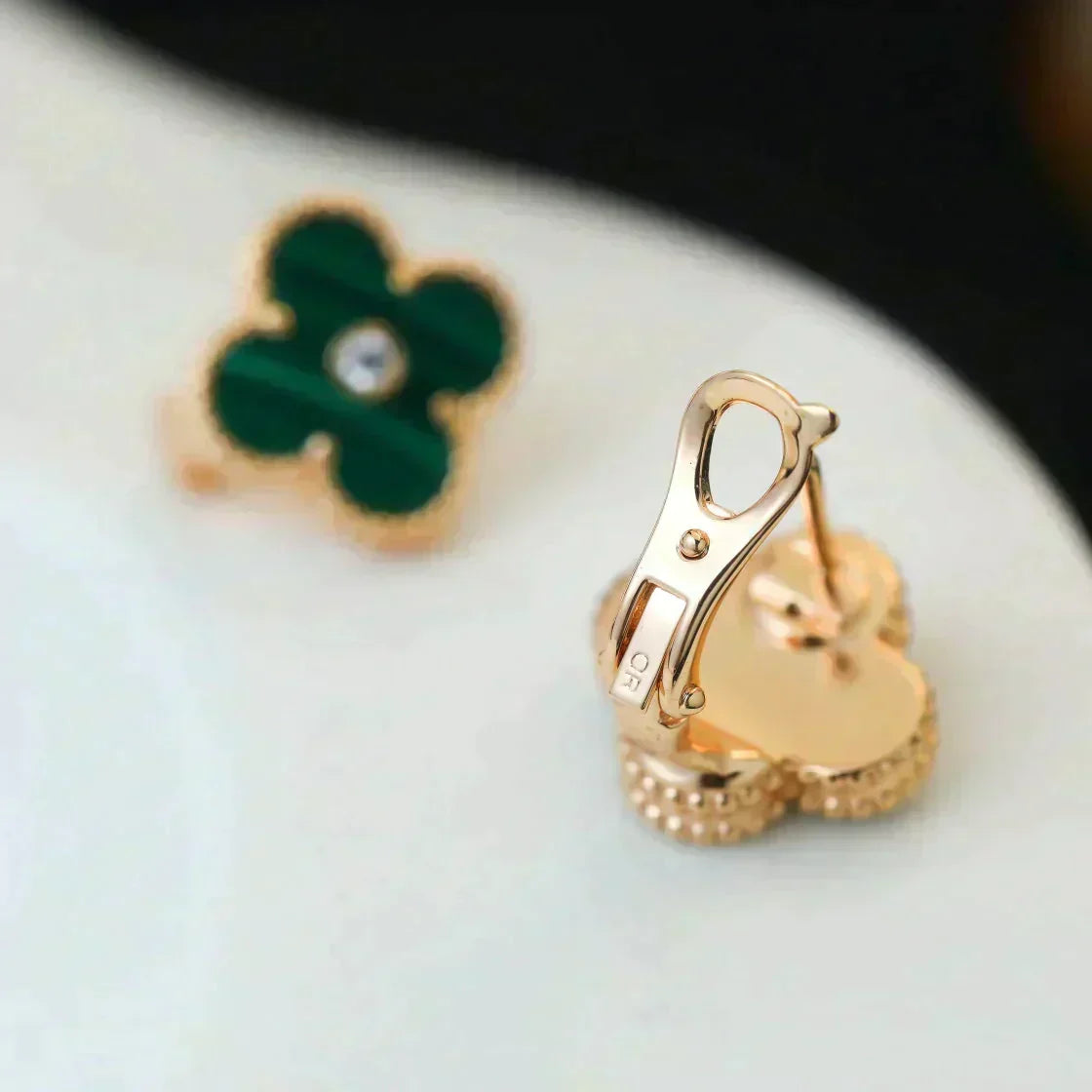 ??MIRA?¡¥CLOVER MEDIUM 1 MOTIFS MALACHITE DIAMOND EARRINGS