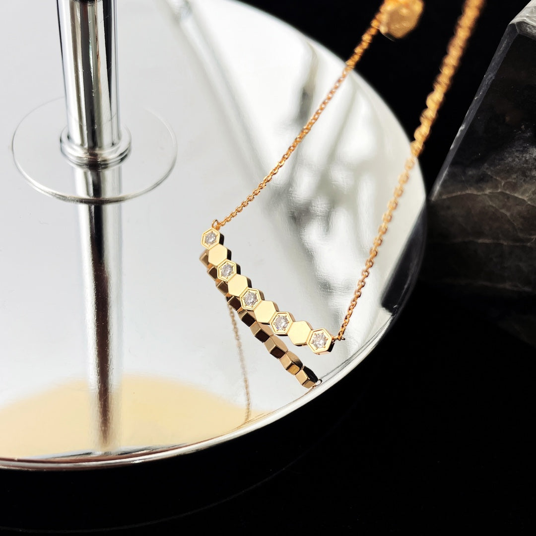 ??MIRA?¡¥BEE MY LOVE DIAMOND NECKLACE