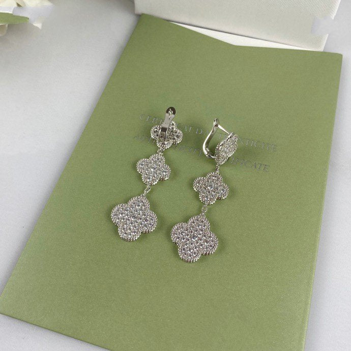 ??MIRA?¡¥CLOVER 3 MOTIF DIAMOND SILVER DROP EARRINGS