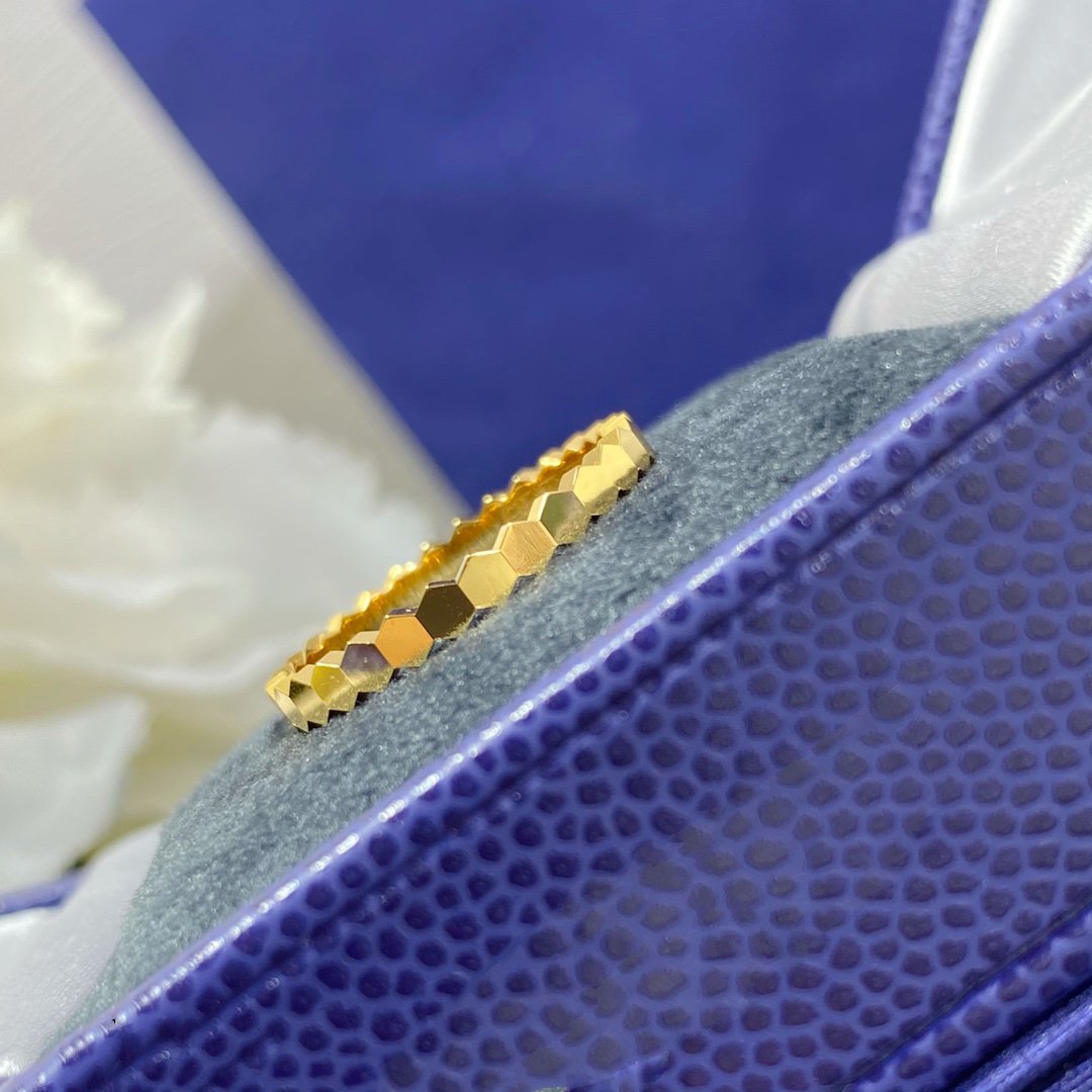 ??MIRA?¡¥BEE LOVE SMALL RING