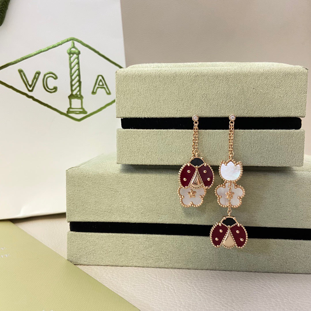 ??MIRA?¡¥LUCKY LADYBUG WHITE MOP EARRINGS