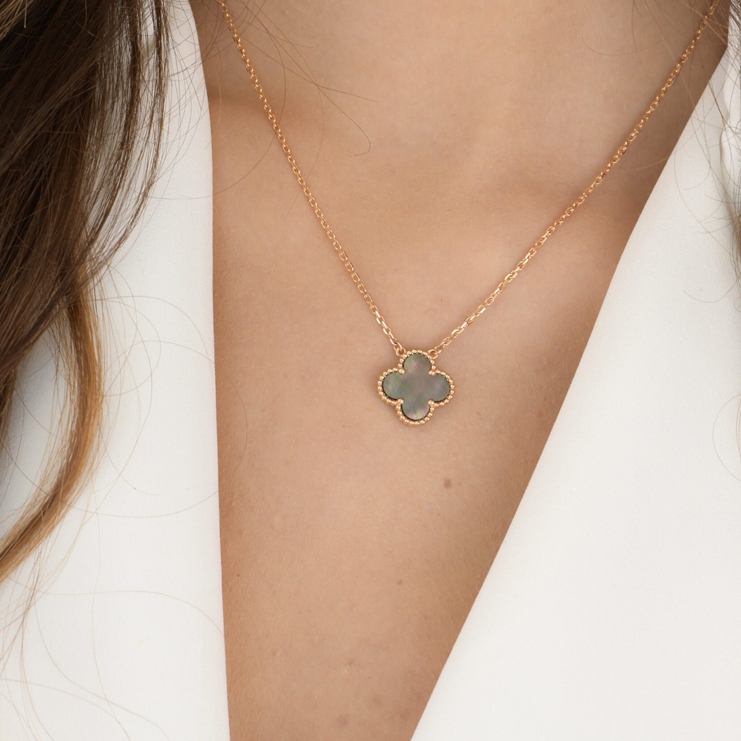 ??MIRA?¡¥CLOVER 15MM  GRAY MOTHER OF PEARL NECKLACE