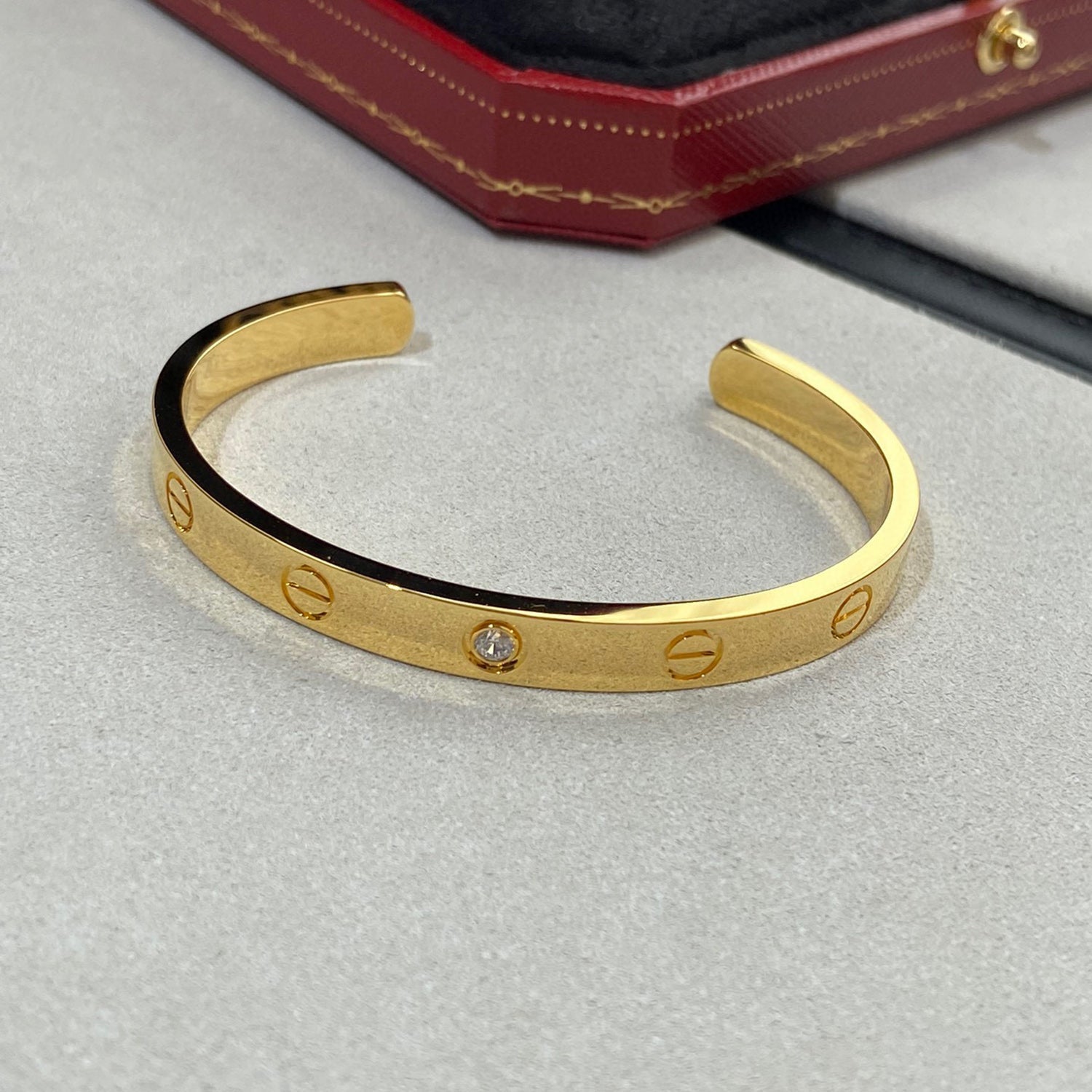 ??MIRA?¡¥LOVE BRACELET 6.1MM 1 DIAMOND OPEN CUFF