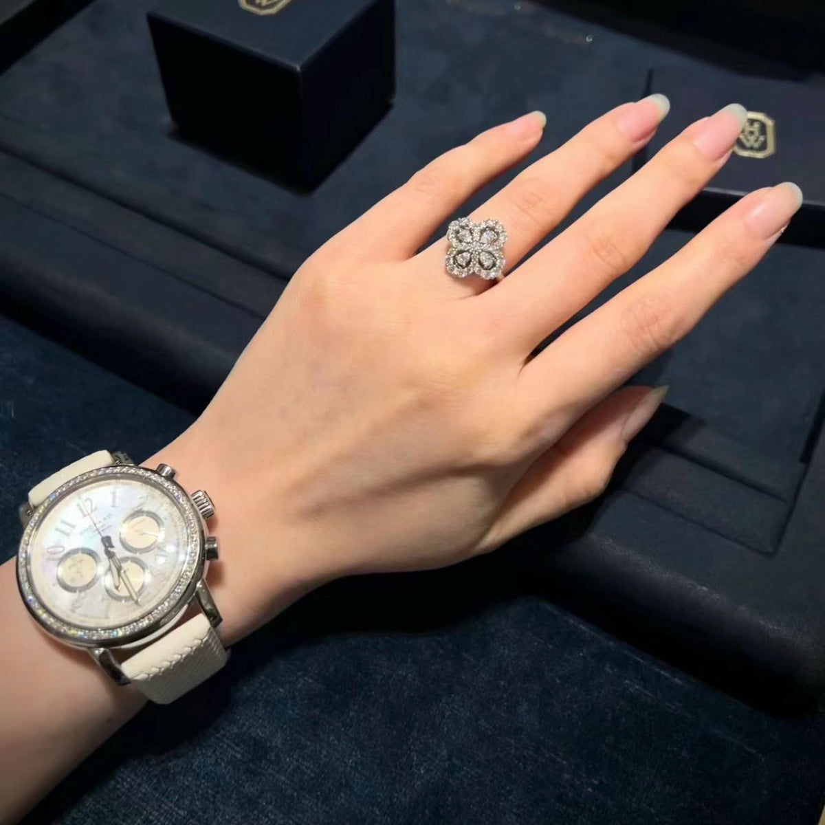 ??MIRA?¡¥LOOP RING FULL MOTIF DIAMOND 16MM SILVE