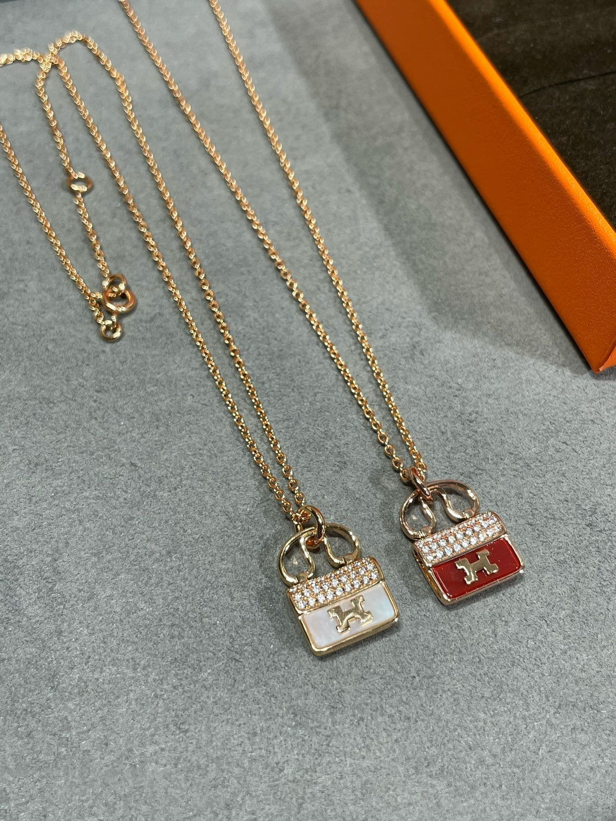 ??MIRA?¡¥H CIRCE MOISSANITE PENDANT NECKLACE GOLD
