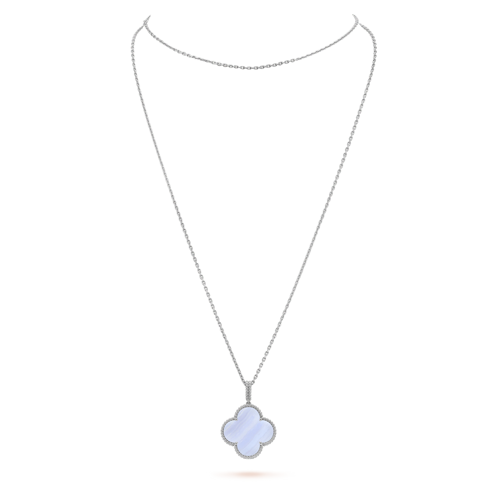 ??MIRA?¡¥CLOVER SILVER CHALCEDONY BIG CLOVER NECKLACE