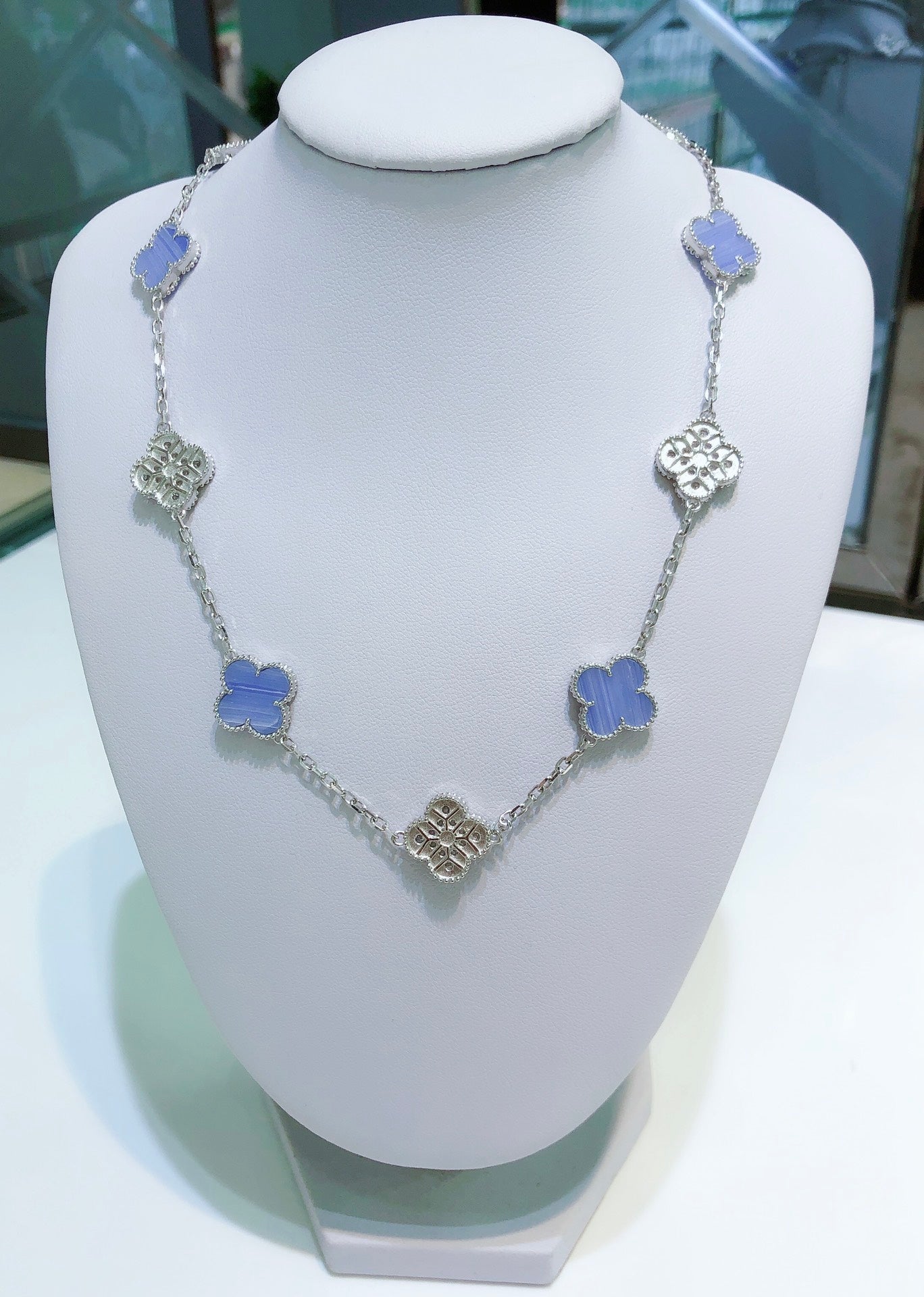 ??MIRA?¡¥CLOVER 10 MOTIFS CHALCEDONY DIAMONDS SILVER NECKLACE